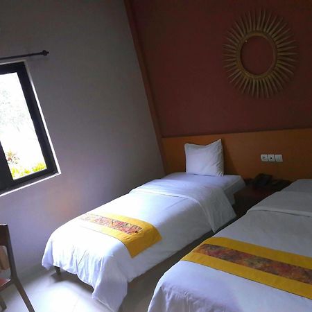 Hotel Transit Pasuruan Exterior foto