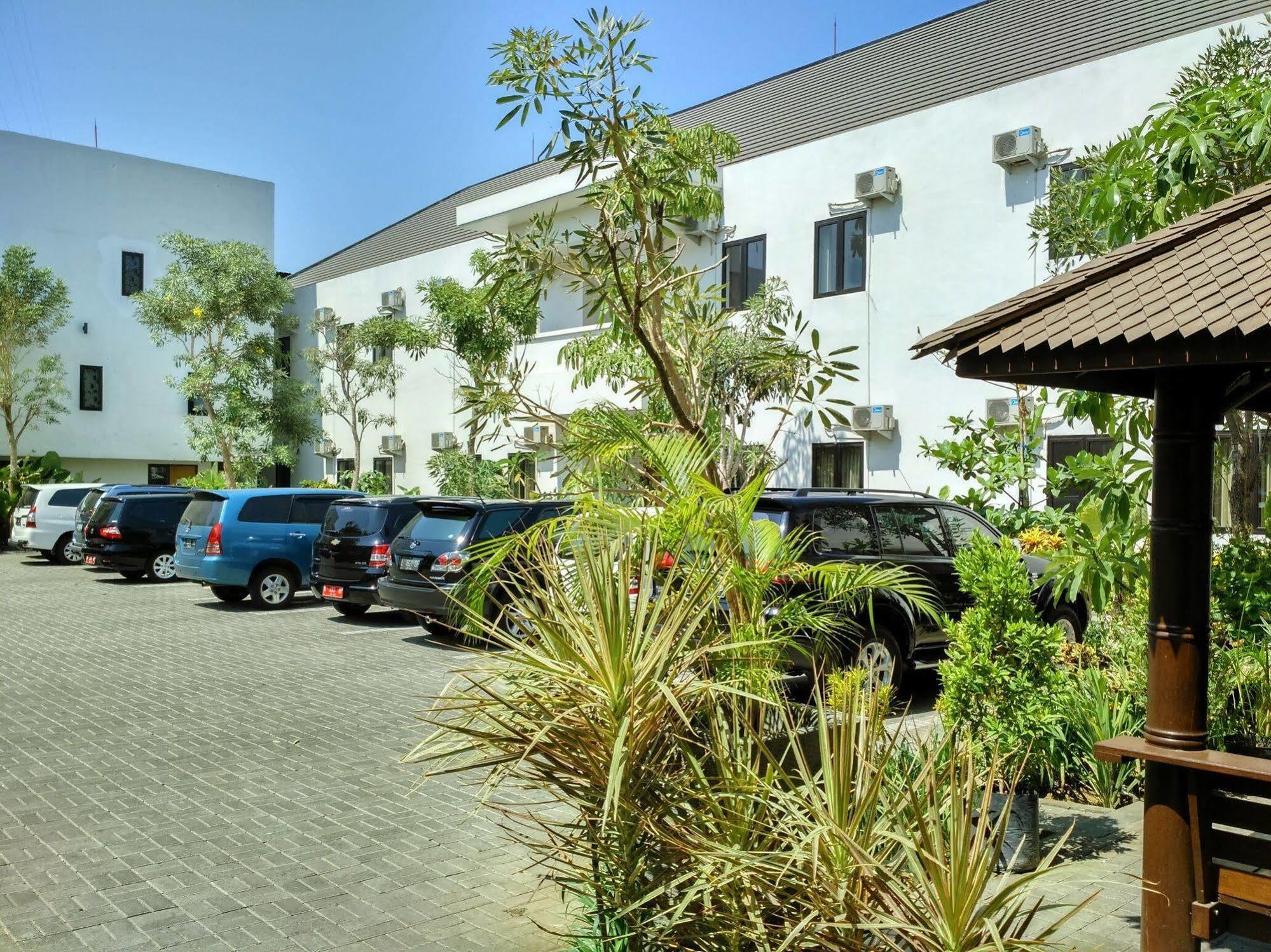 Hotel Transit Pasuruan Exterior foto