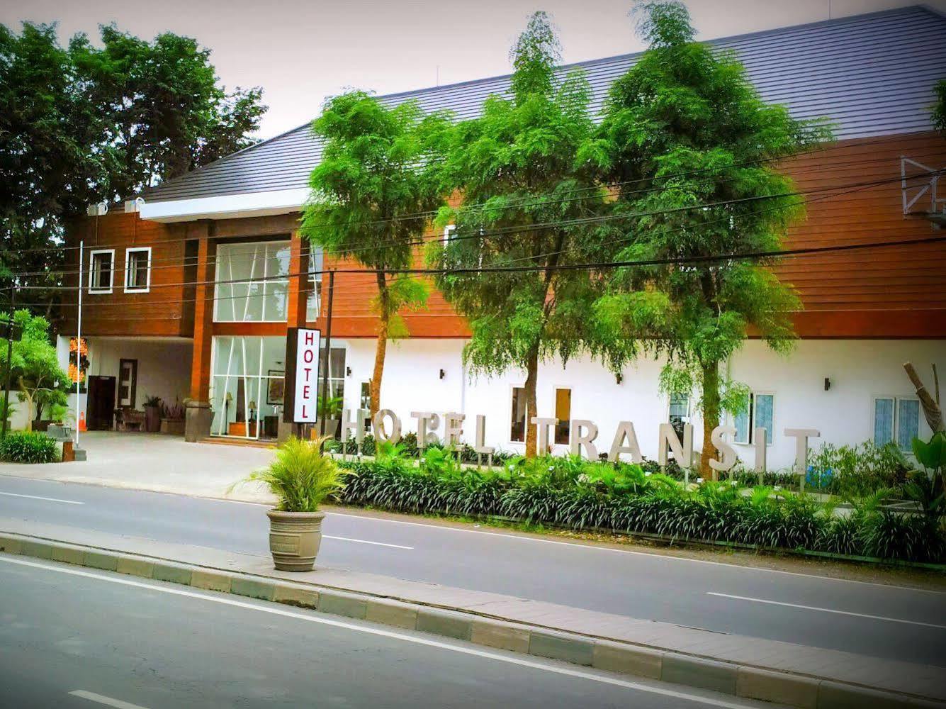 Hotel Transit Pasuruan Exterior foto