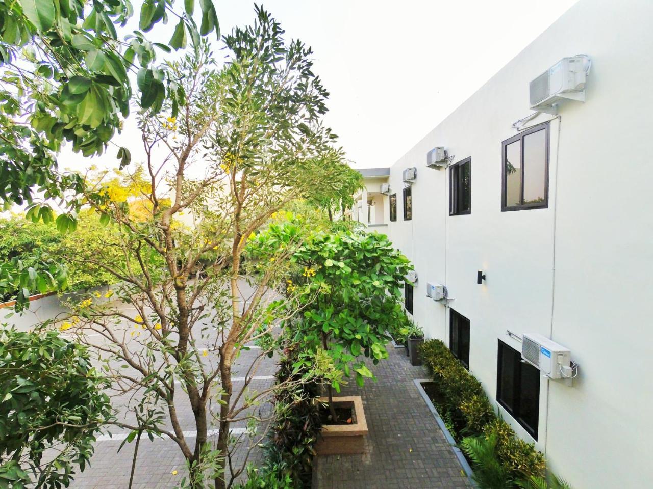 Hotel Transit Pasuruan Exterior foto