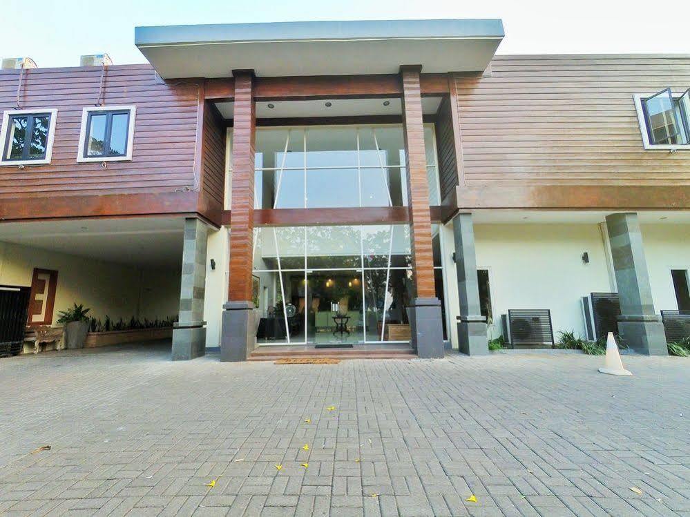 Hotel Transit Pasuruan Exterior foto